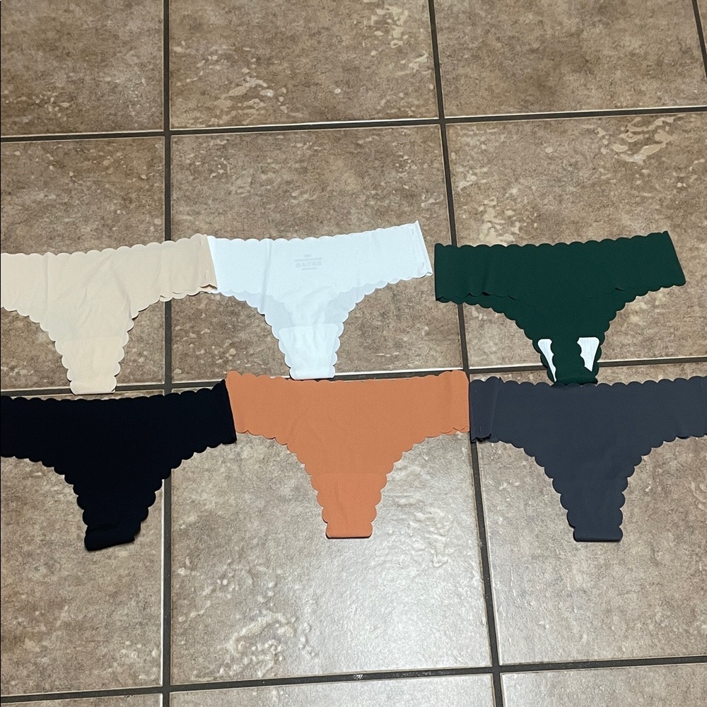 Six Scalloped Edge Thongs - Mixed Colors